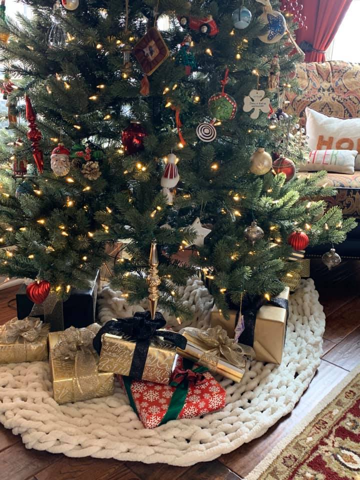 Chunky Blanket Tree Skirt.